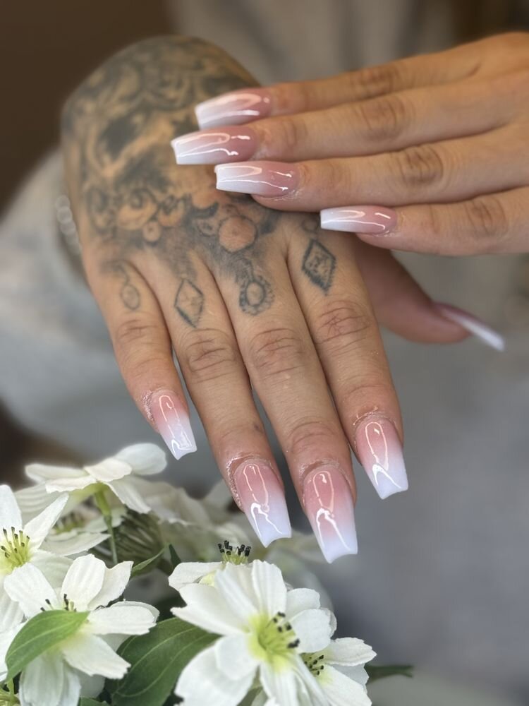 Long ballerina-shape pink and white ombré nails